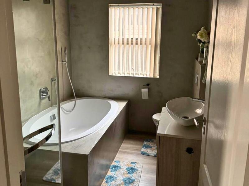 4 Bedroom Property for Sale in Monte Christo Western Cape
